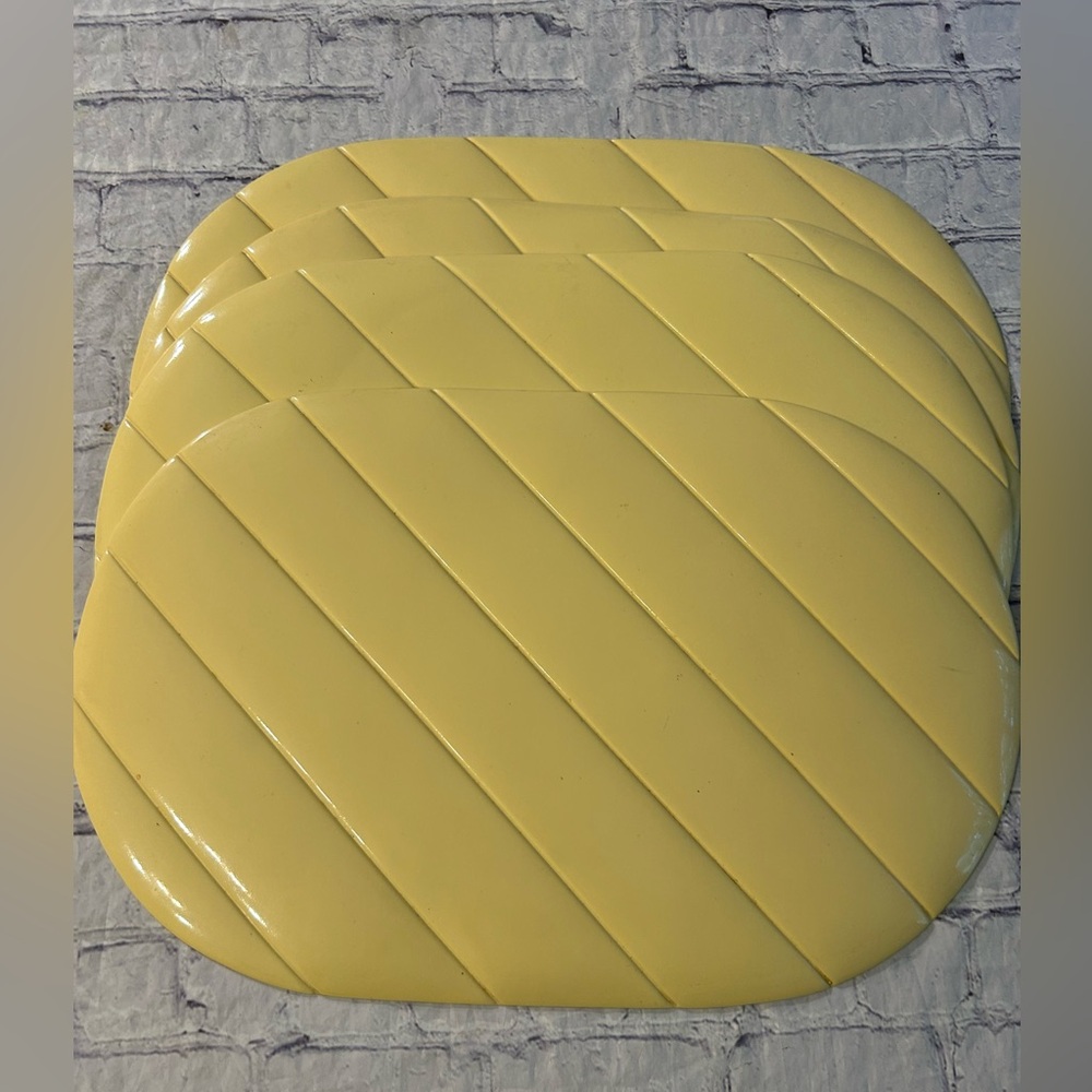 VINTAGE YELLOW RIDGED OVAL SHAPED RUBBER VINYL (4) PLACEMATS PICNICS/CAMPING